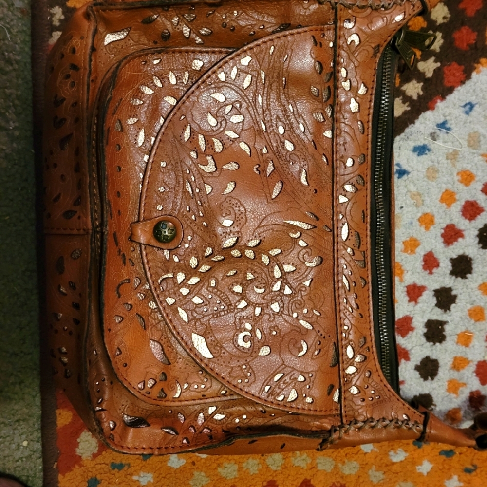 Patricia Nash Brown Crossbody purse. Real Leather ❣️ Lots of storage $30